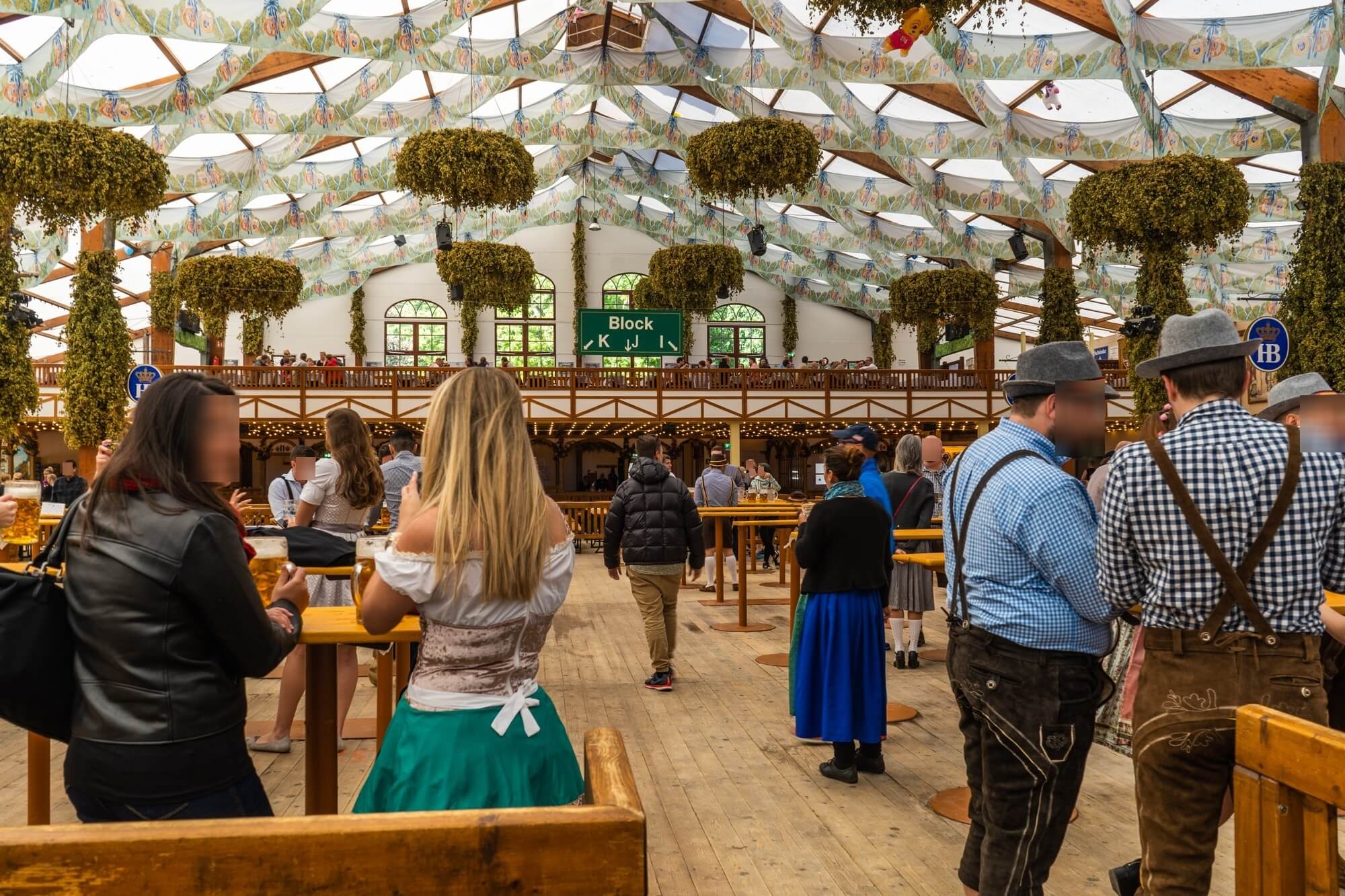 Hofbräu Festzelt Oktoberfest Tent Guide: Reservations, Photos & More ...